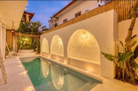 Serene 9-Bedroom-Villa Cabala with Private Pool, Fitness-Corner, Billiard and Rooftop in Berawa -Bali Villa in North Kuta