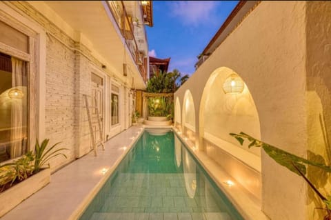 Serene 9-Bedroom-Villa Cabala with Private Pool, Fitness-Corner, Billiard and Rooftop in Berawa -Bali Villa in North Kuta