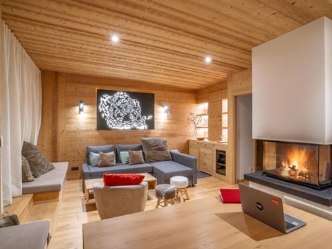 Chalet skis aux pieds avec cheminée et parking - FR-1-686-43 Apartment in Bourg-Saint-Maurice