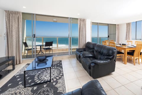 View (from property/room), Balcony/Terrace, Living room, Seating area, Dining area, Sea view