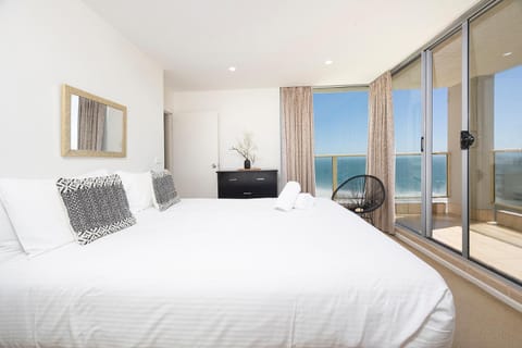 Bed, View (from property/room), Balcony/Terrace, Bedroom, Sea view