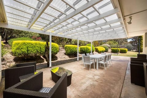 Cedar Lodge - 4BR, Pool, Parking Apartamento in Hahndorf