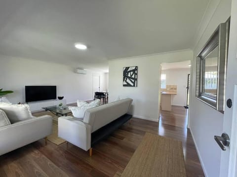 Two minutes walk to Stockland House in Forster