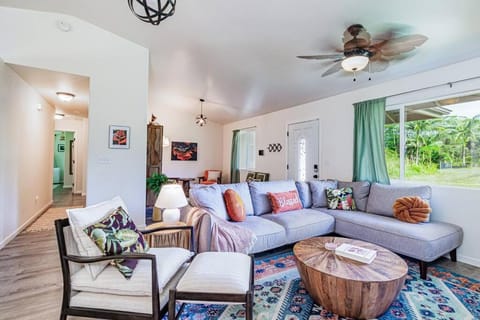 Peaceful Petfriendly Paradise Home with AC House in Hawaiian Paradise Park