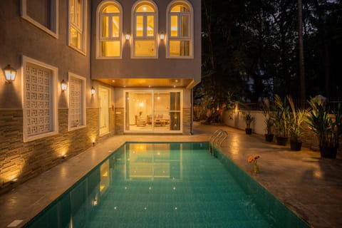 Property building, Night, Pool view, Swimming pool, sunbed