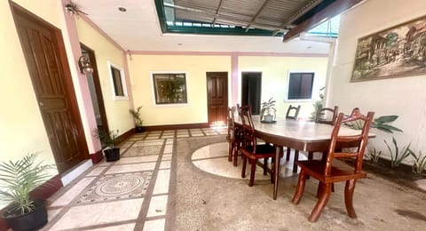 Tia Mers Guest House Bed and Breakfast in Puerto Princesa