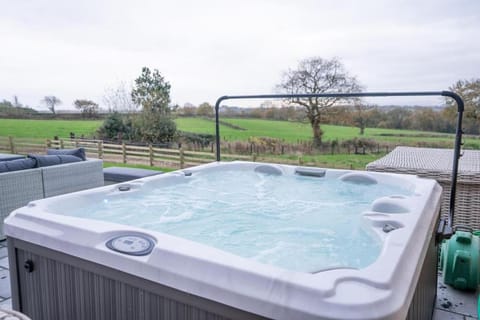 Grange House - Sleeps 24 House in Wychavon District