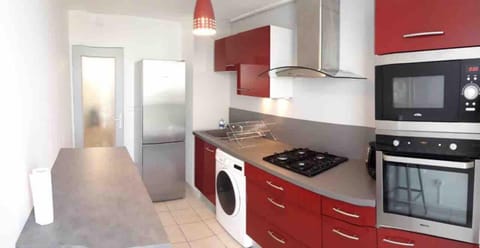 Kitchen or kitchenette, oven, stove