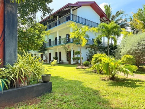 Property building, Spring, Day, Natural landscape, Garden, Garden view