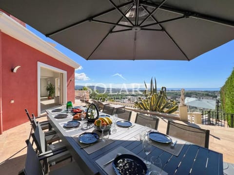 Patio, View (from property/room), Balcony/Terrace, Dining area, Sea view