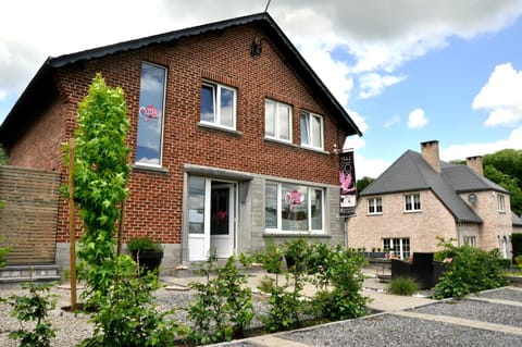 Perle d'Ô Gîte Nature Bien-Être, proche du bord de Meuse Namur et Dinant House in Wallonia, Belgium