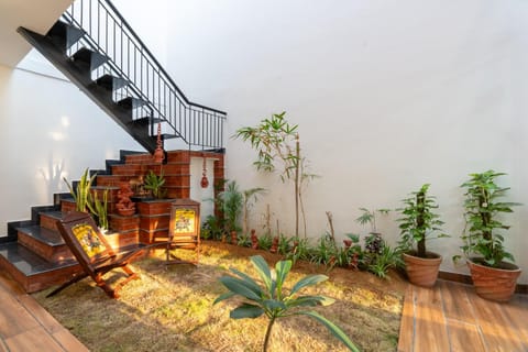 Property building, Day, Garden, Garden view