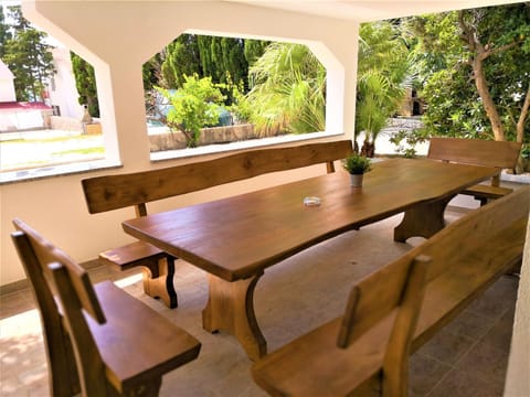 Patio, Balcony/Terrace, Decorative detail, Seating area