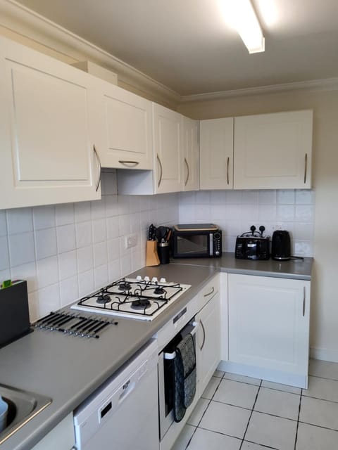 Coffee/tea facilities, Kitchen or kitchenette, dishwasher, toaster