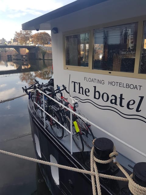 Hotel The Boatel Barco atracado in Ghent