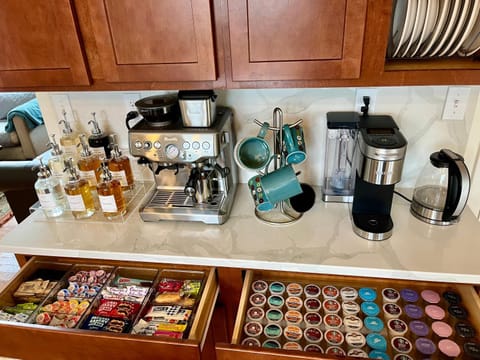 Coffee/tea facilities, Kitchen or kitchenette, Food and drinks, Food, Breakfast