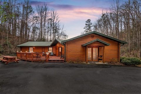 A Bear Creek by Colonial Properties - Free Attraction Tickets House in Gatlinburg