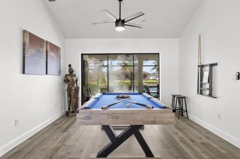 Captivating Paradise, Pool Table, Tiki Hut, - Cape Sunset Villa - Roelens House in Cape Coral