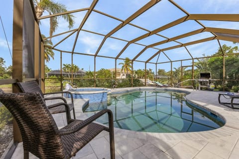 Waterfront Living, Dock, Heated Pool & Spa - Gulf Gate Oasis - Roelens House in Cape Coral