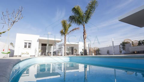 Property building, Day, Pool view, Swimming pool