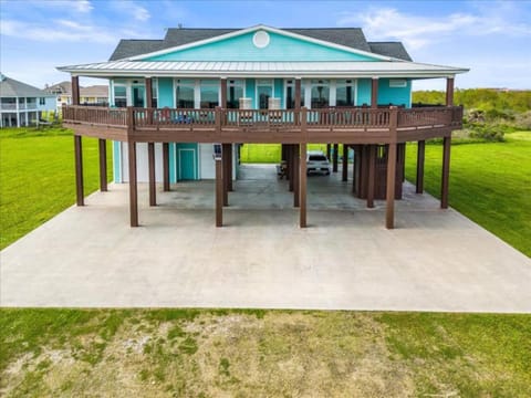 Crystal Beach Front Spacious Villa with Firepit House in Bolivar Peninsula