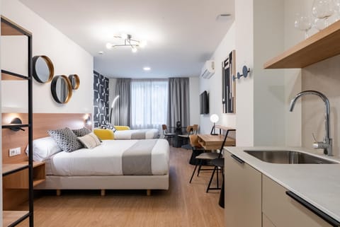 Bed, Kitchen or kitchenette, Photo of the whole room, Seating area, Bedroom