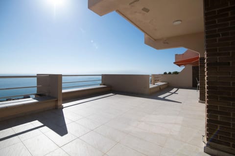 Patio, Day, Natural landscape, View (from property/room), Balcony/Terrace, Sea view