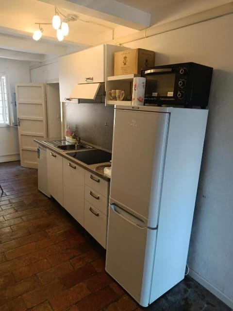 Kitchen or kitchenette, dishwasher, minibar, oven, pet friendly, stove