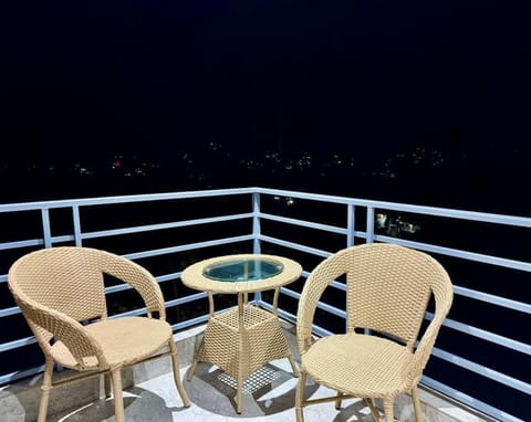 Night, View (from property/room), Balcony/Terrace, Living room, Seating area