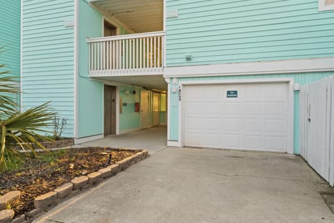 Nestled Inn Ocean Views at Kure Beach House in Kure Beach