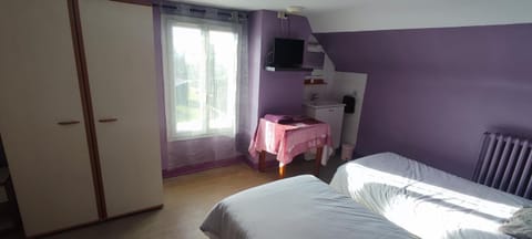 Le bouf tard chambre vue sur jardin CH7 Capsule hotel in Vendôme