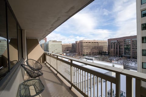 View (from property/room), Balcony/Terrace, City view