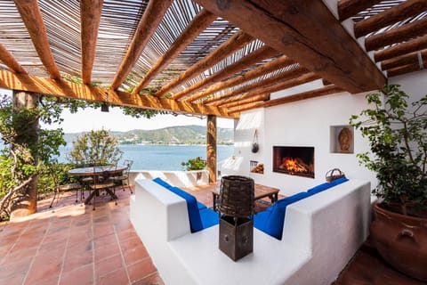 Patio, Natural landscape, View (from property/room), Balcony/Terrace, Living room, Seating area, fireplace