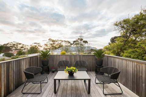 Lumiere - Gas Heated Pool & Stroll to Beach Casa in Mount Eliza