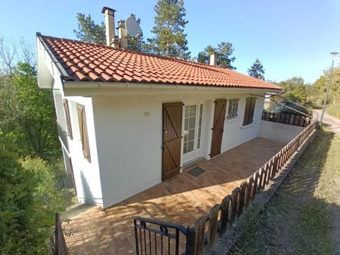 Maison calme et arboré à Cordes sur Ciel House in Cordes-sur-Ciel