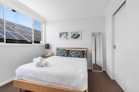 Walk to Manly Beach-Relaxing 2BR -Balcony-Parking Appartement in Manly