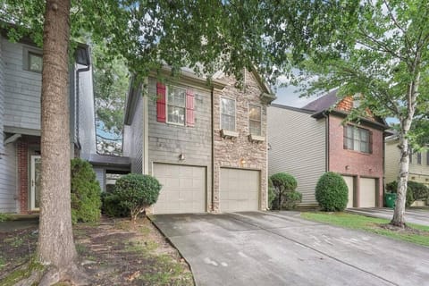 Gated community townhome, ATL! House in Candler-McAfee