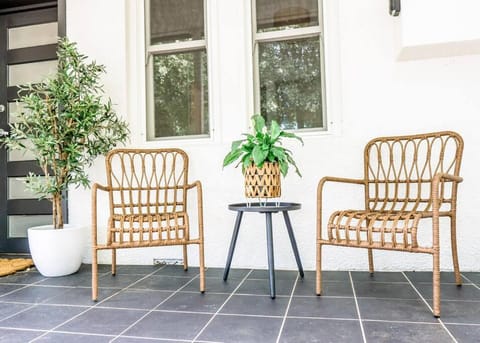 Patio, Day, Seating area, Garden view