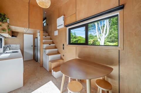 Dining area, kitchen