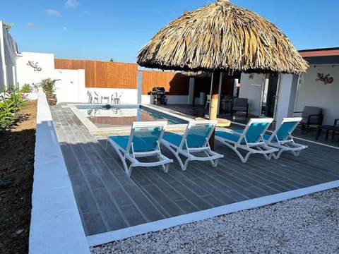 Caribbean Breeze Villa in Oranjestad