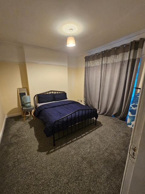 Darlington DL3 x 4BD x Sleeps 15 x Serviced Accomodation x Emergency Accomodation x Temporary Accomodation x DM for Weekly Monthly Deals x Free Parking X Wifi House in Darlington