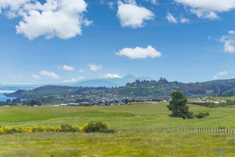 View (from property/room), Garden view, Lake view, Landmark view, Mountain view