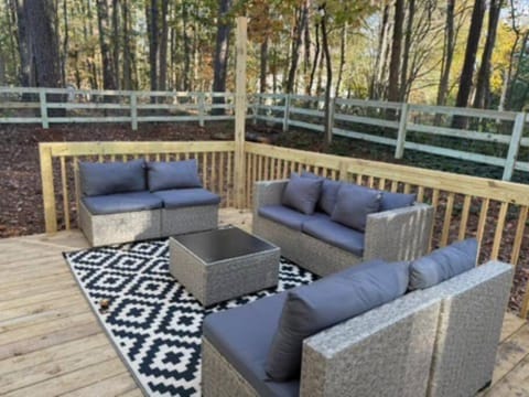 Patio, Day, Seating area, Garden view