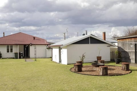 Manor Cottage House in Tenterfield