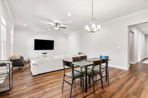 TV and multimedia, Living room, Dining area