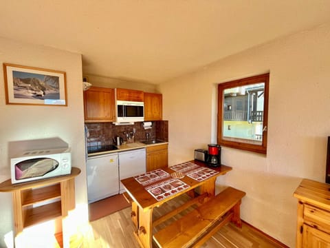 Appartement 2 pièces avec balcon et casier à skis - FR-1-505-207 Apartment in Notre-Dame-de-Bellecombe