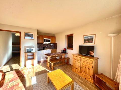 Appartement 2 pièces avec balcon et casier à skis - FR-1-505-207 Apartment in Notre-Dame-de-Bellecombe