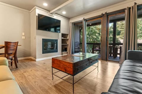 Palisades Tahoe Condo Retreat House in Palisades Tahoe (Olympic Valley)