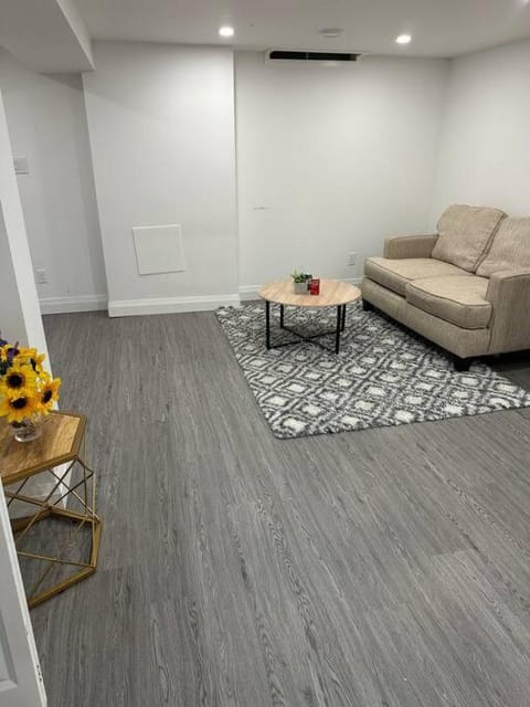 One-Bedroom Basement Haus in Oshawa