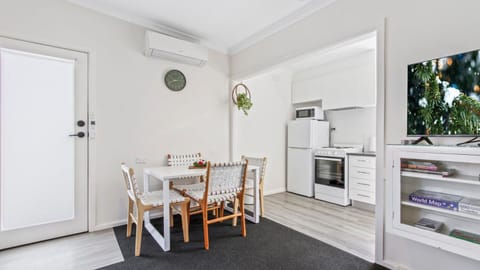 Beach Trail Retreat Apartment in Lakes Entrance